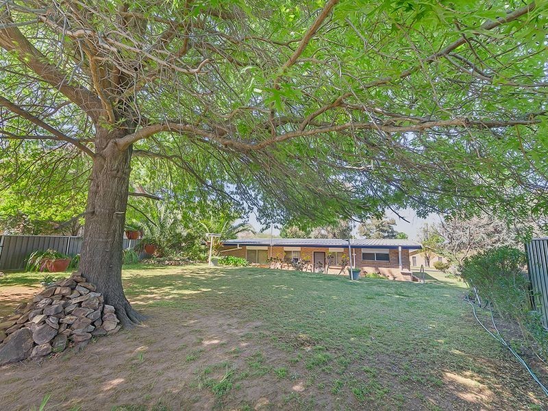 4 Allambie Place, Cowra NSW 2794