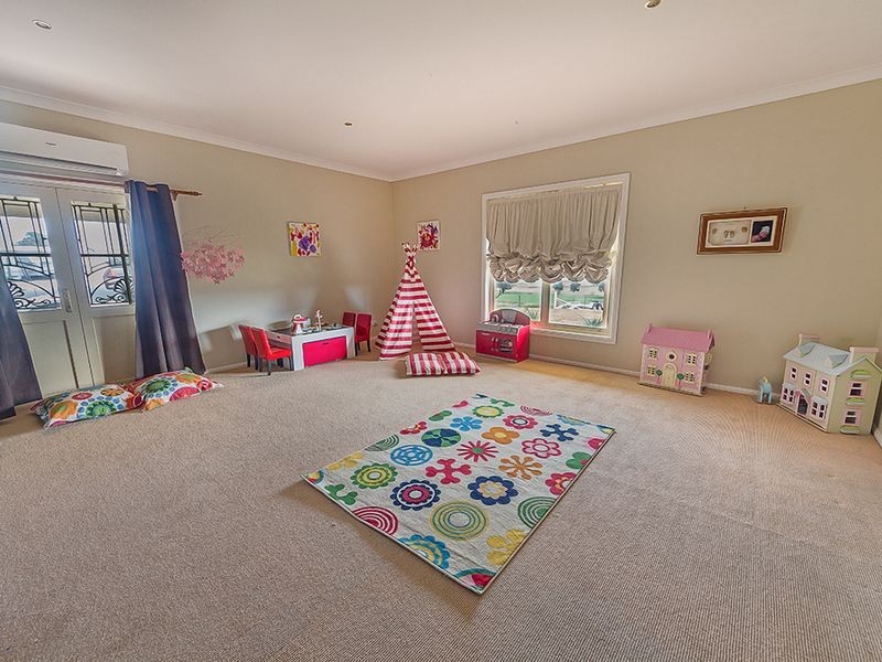 78 Woodlands Road, Cowra NSW 2794
