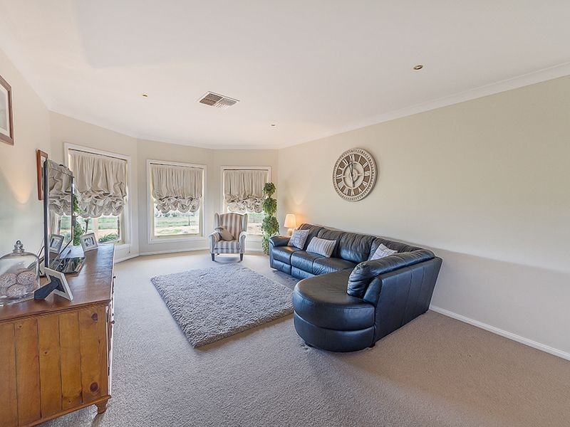 78 Woodlands Road, Cowra NSW 2794