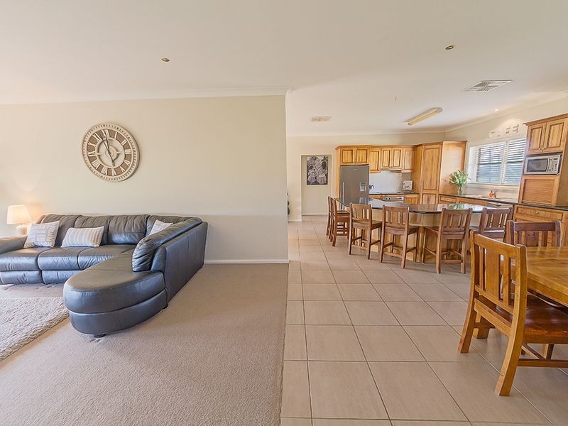 78 Woodlands Road, Cowra NSW 2794