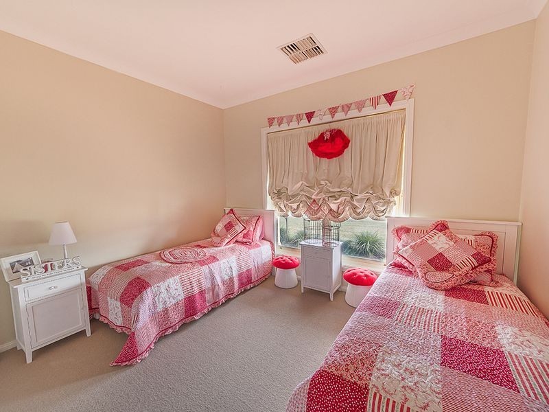 78 Woodlands Road, Cowra NSW 2794