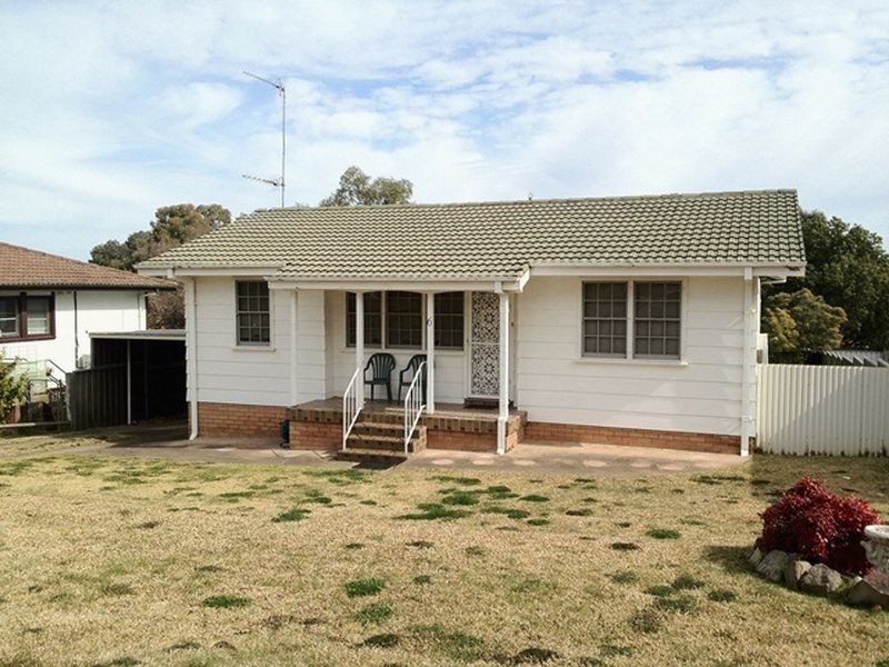 6 Morilla Street, Cowra NSW 2794