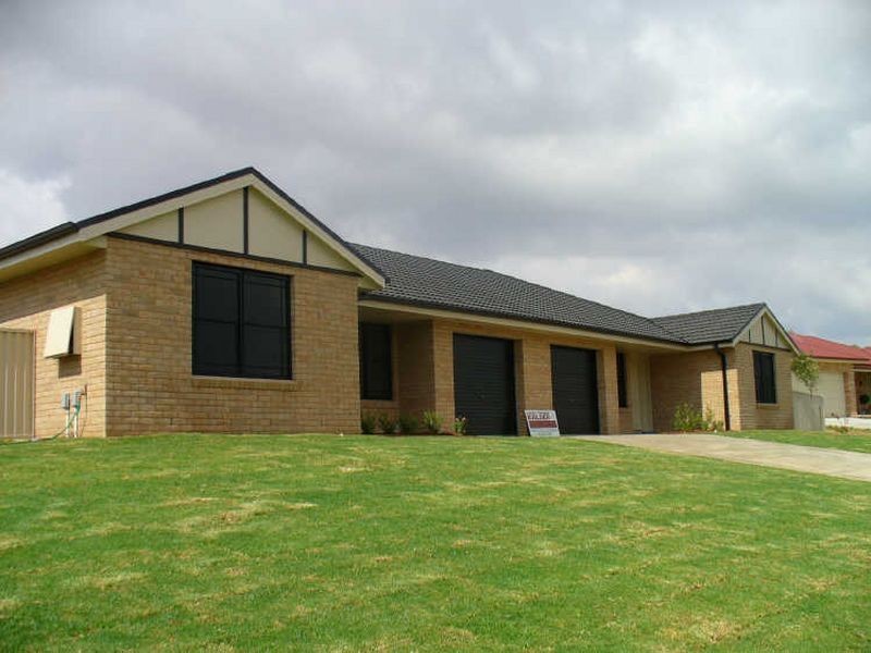 1&2/39 London Drive, Cowra NSW 2794