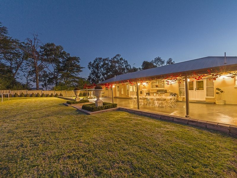 15 Phillips Street, Cowra NSW 2794