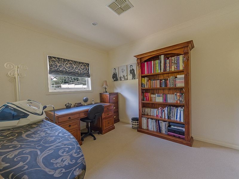 15 Phillips Street, Cowra NSW 2794