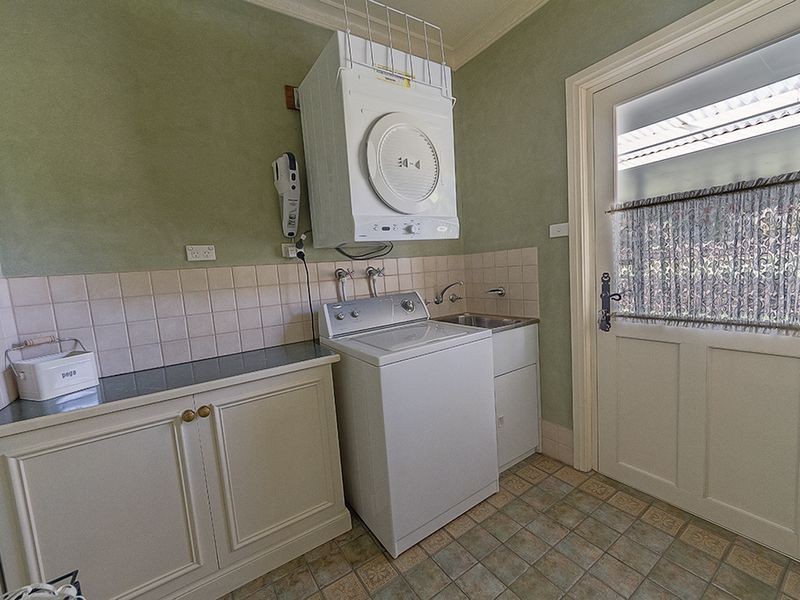 15 Phillips Street, Cowra NSW 2794