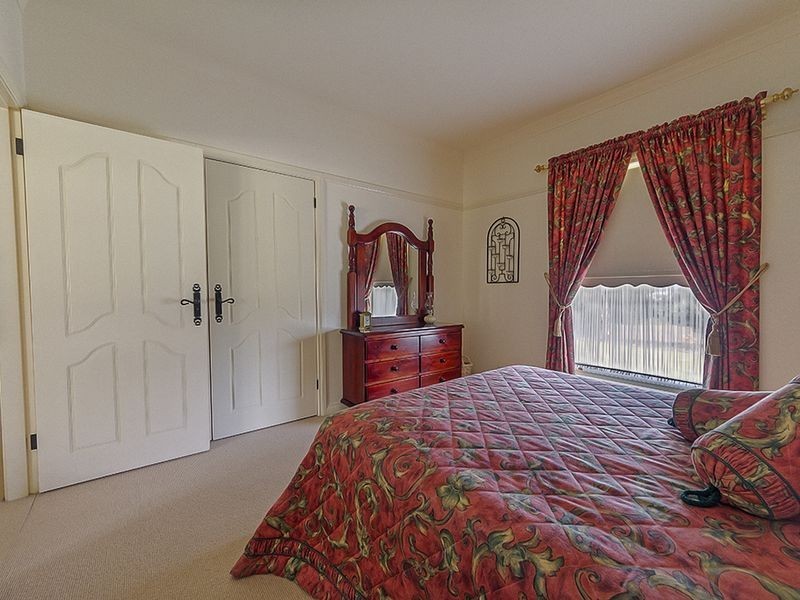 15 Phillips Street, Cowra NSW 2794