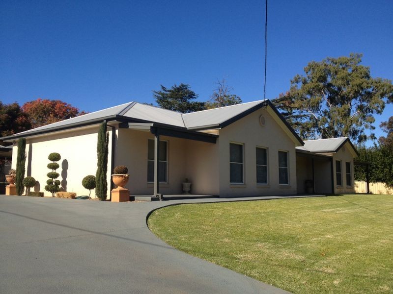 15 Phillips Street, Cowra NSW 2794