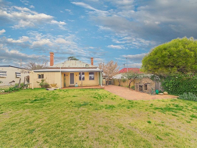 24 Waugoola Street, Cowra NSW 2794