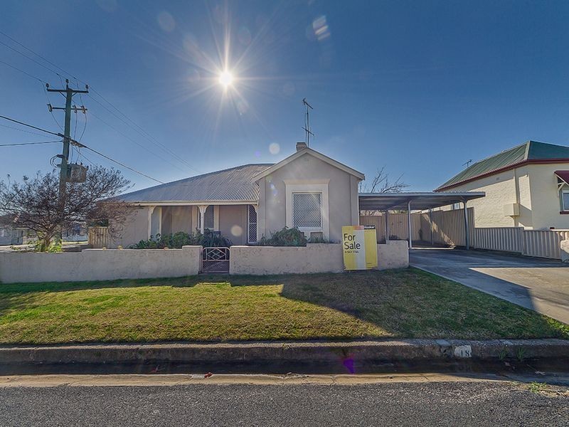 .18 Parkes Street, Cowra NSW 2794