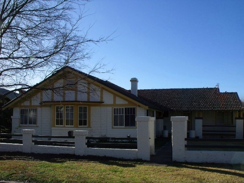 28 Argoon Street, Cowra NSW 2794