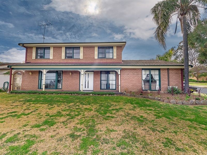 2 Taronga Drive, Cowra NSW 2794
