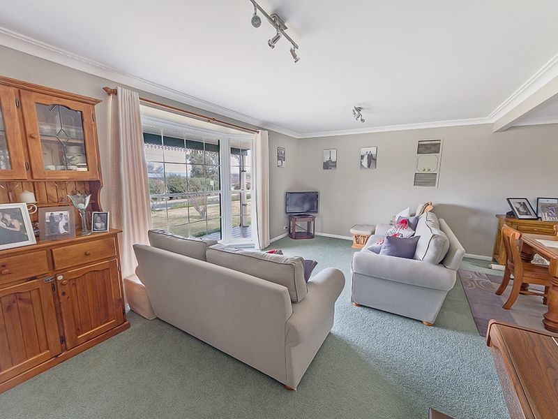 2 Taronga Drive, Cowra NSW 2794