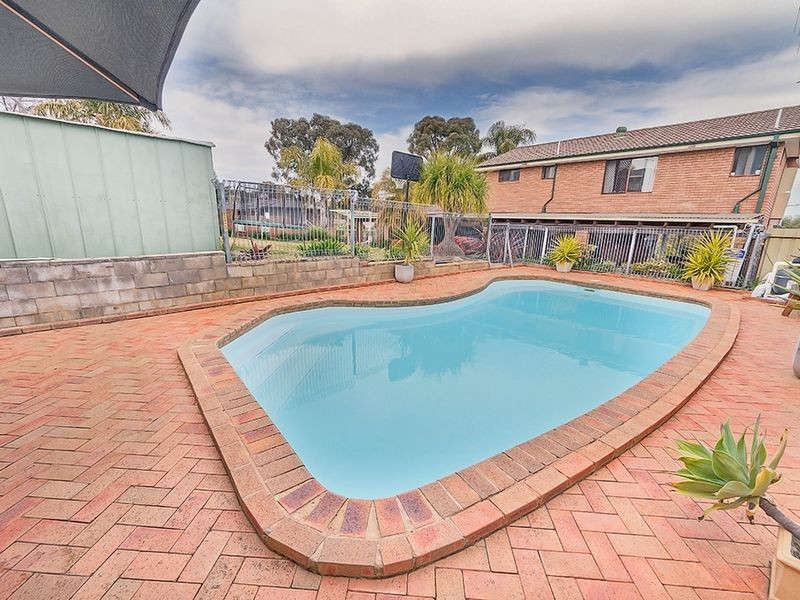 2 Taronga Drive, Cowra NSW 2794