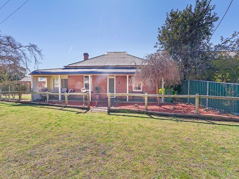 2 Argoon Street, Cowra NSW 2794