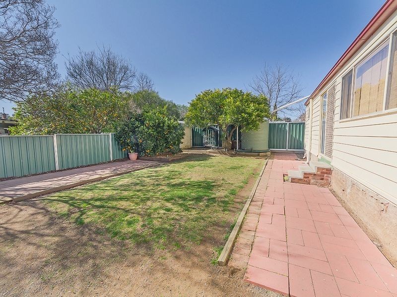 2 Argoon Street, Cowra NSW 2794