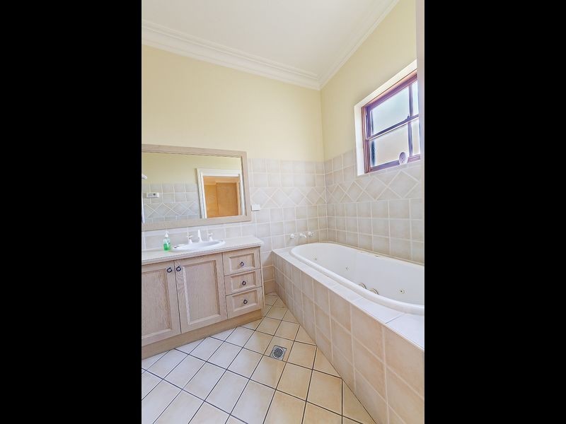 30 Vaux Street, Cowra NSW 2794