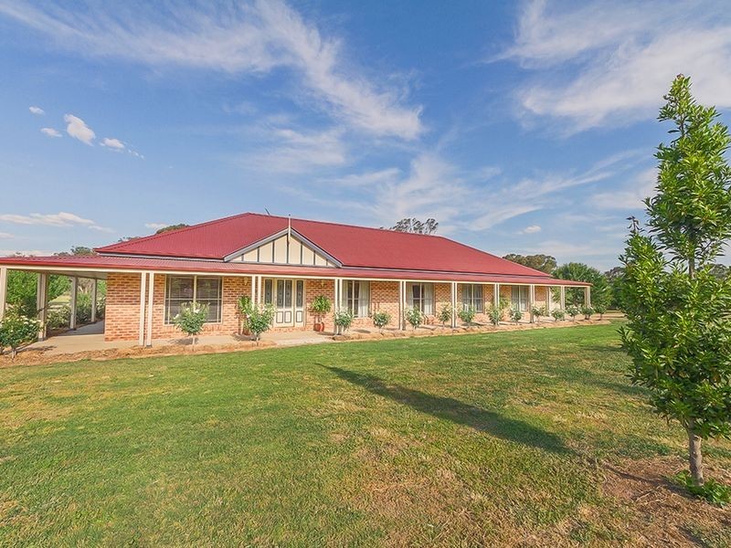 15 Battalion Drive, Cowra NSW 2794