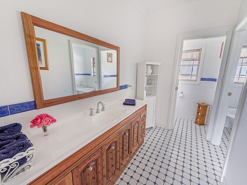 15 Battalion Drive, Cowra NSW 2794