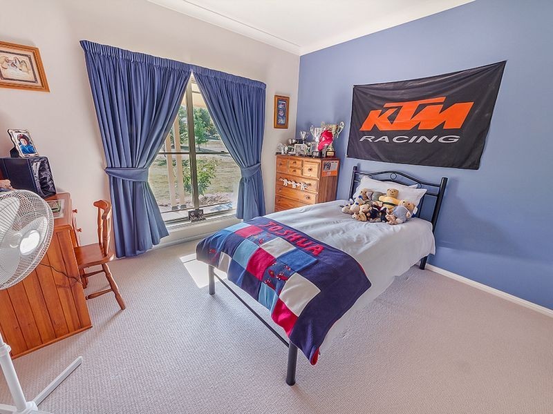 15 Battalion Drive, Cowra NSW 2794