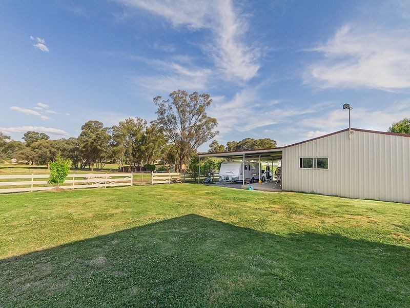 15 Battalion Drive, Cowra NSW 2794