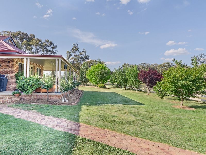 15 Battalion Drive, Cowra NSW 2794