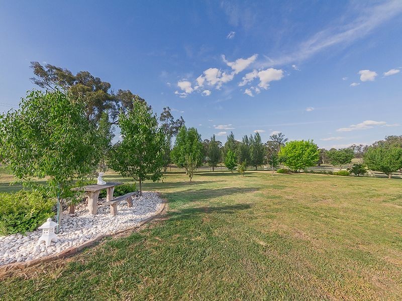 15 Battalion Drive, Cowra NSW 2794