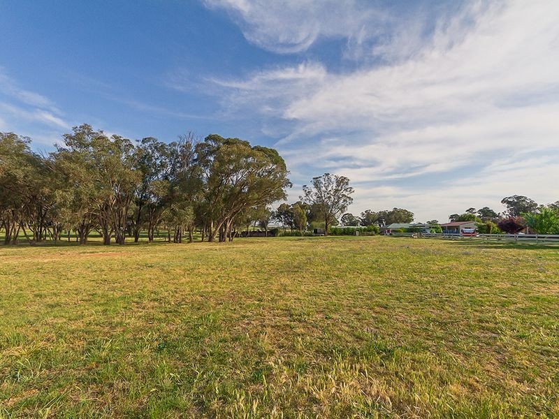 15 Battalion Drive, Cowra NSW 2794
