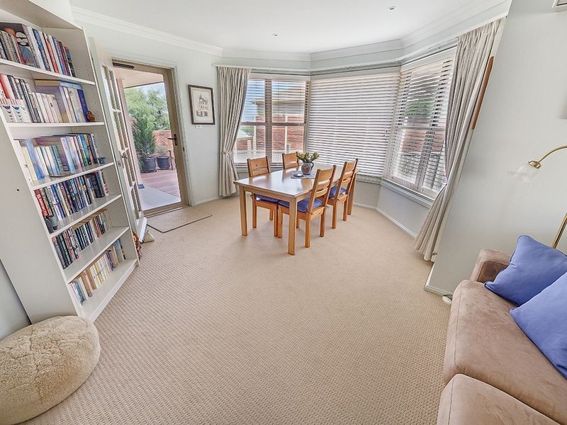 20a Acacia Circle, Cowra NSW 2794