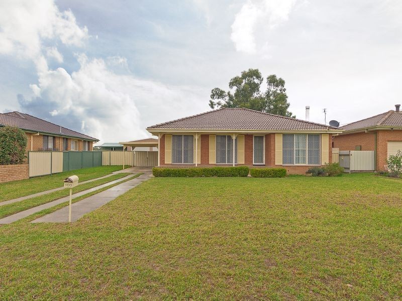 100 Lyall Street, Cowra NSW 2794
