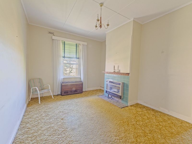 21 Lachlan Street, Cowra NSW 2794