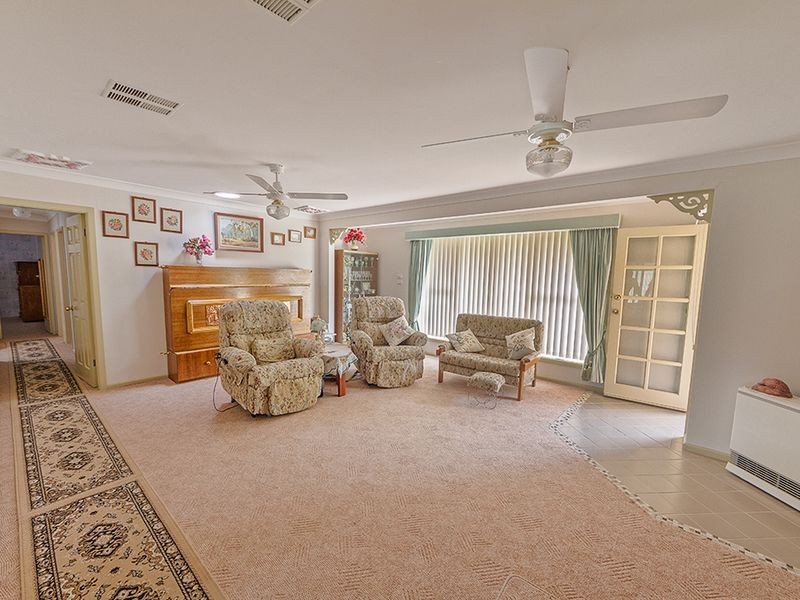 16 Flint Street, Cowra NSW 2794