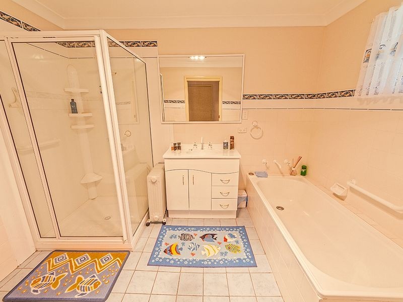 16 Flint Street, Cowra NSW 2794