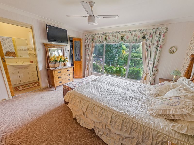 16 Flint Street, Cowra NSW 2794