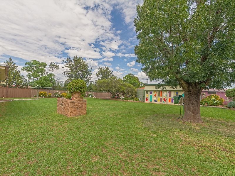 16 Flint Street, Cowra NSW 2794