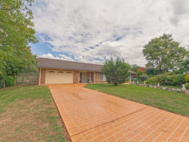 16 Flint Street, Cowra NSW 2794