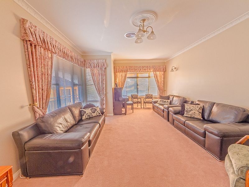 13 Banksia Close, Cowra NSW 2794