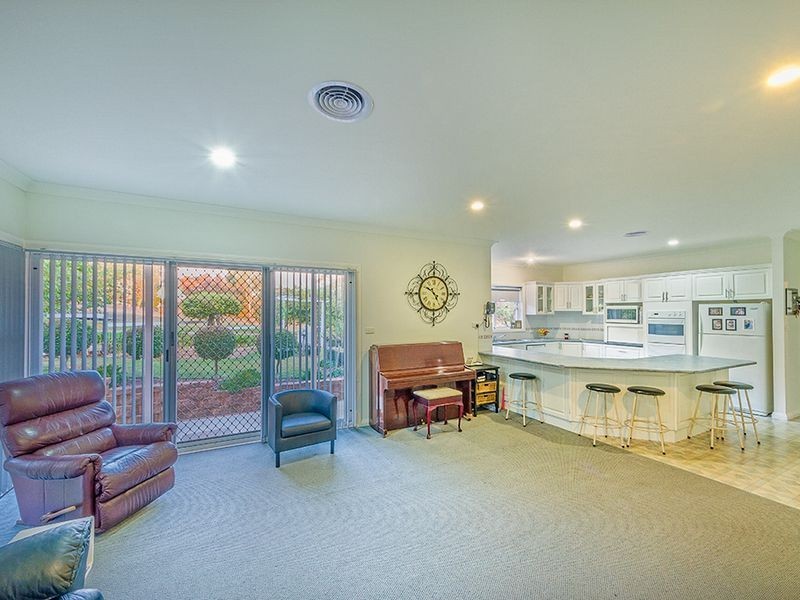 13 Banksia Close, Cowra NSW 2794