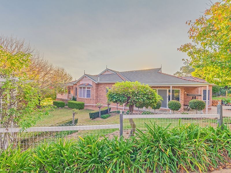 13 Banksia Close, Cowra NSW 2794