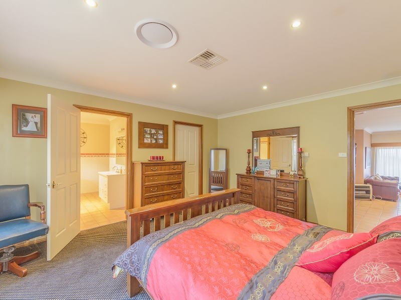 8 Banksia Close, Cowra NSW 2794