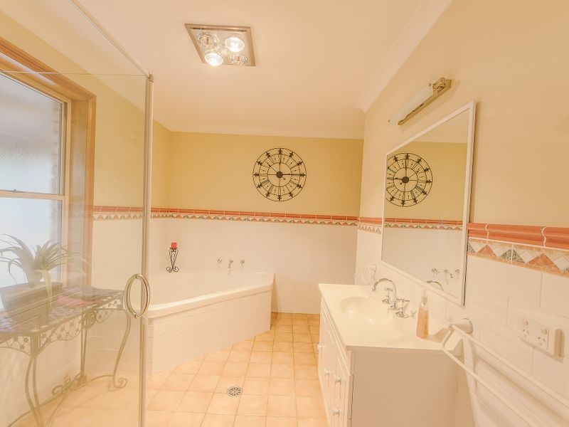 8 Banksia Close, Cowra NSW 2794