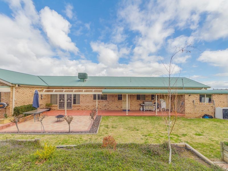 8 Banksia Close, Cowra NSW 2794