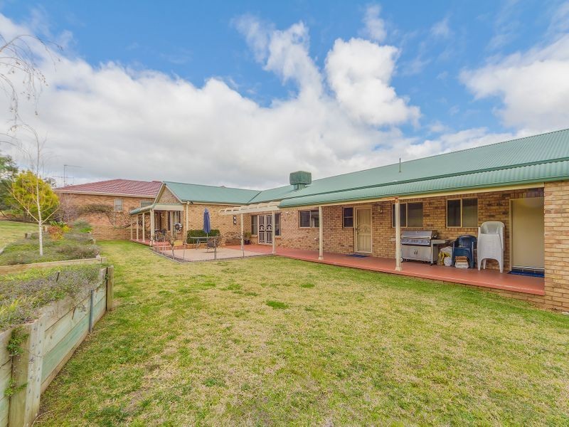 8 Banksia Close, Cowra NSW 2794