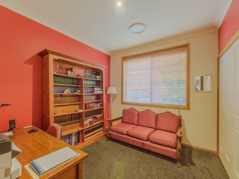 8 Banksia Close, Cowra NSW 2794