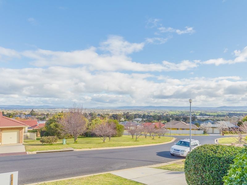 8 Banksia Close, Cowra NSW 2794