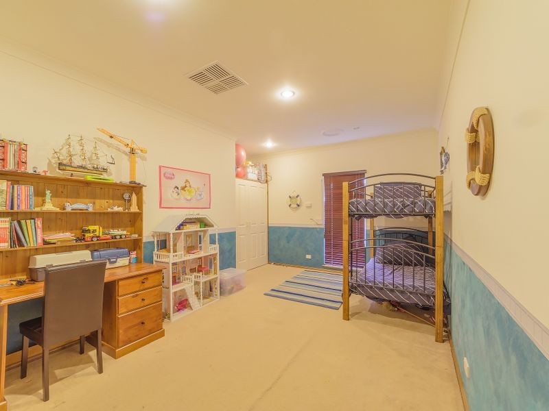 8 Banksia Close, Cowra NSW 2794