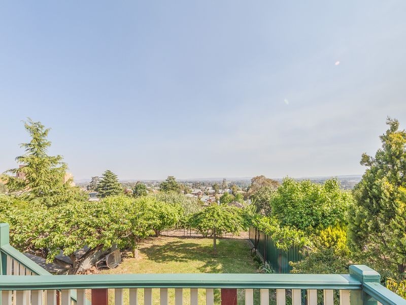 5 Bennelong Place, Cowra NSW 2794