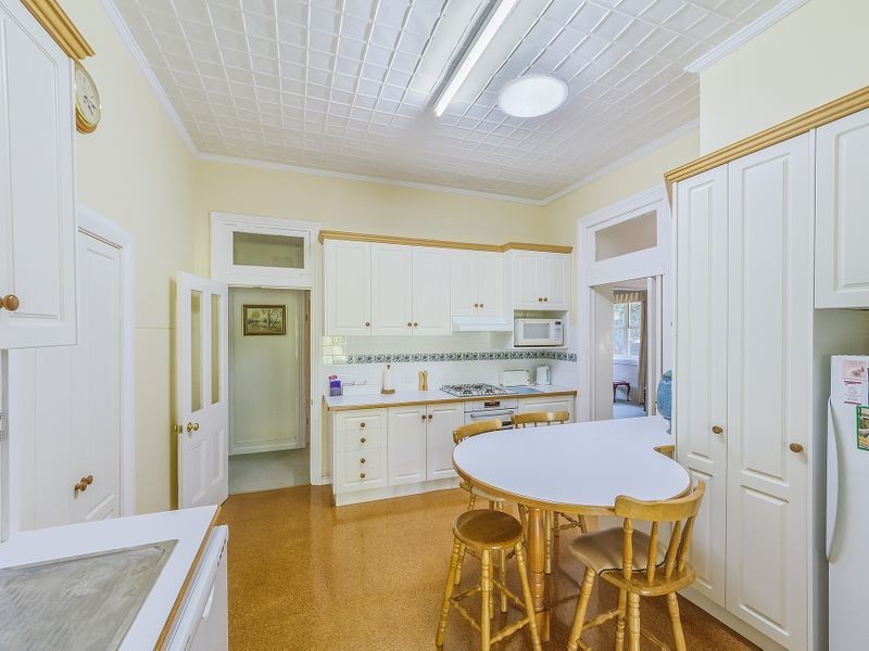 5 Bennelong Place, Cowra NSW 2794