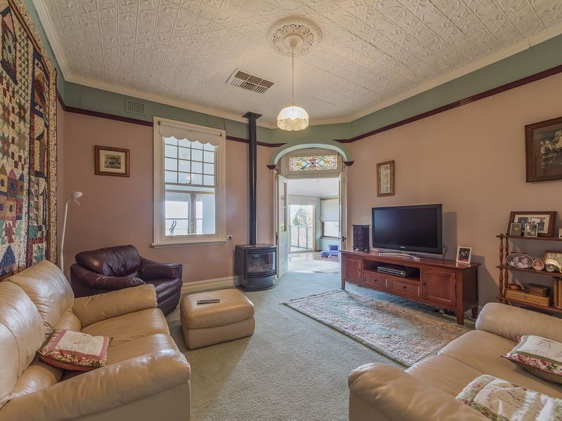 5 Bennelong Place, Cowra NSW 2794