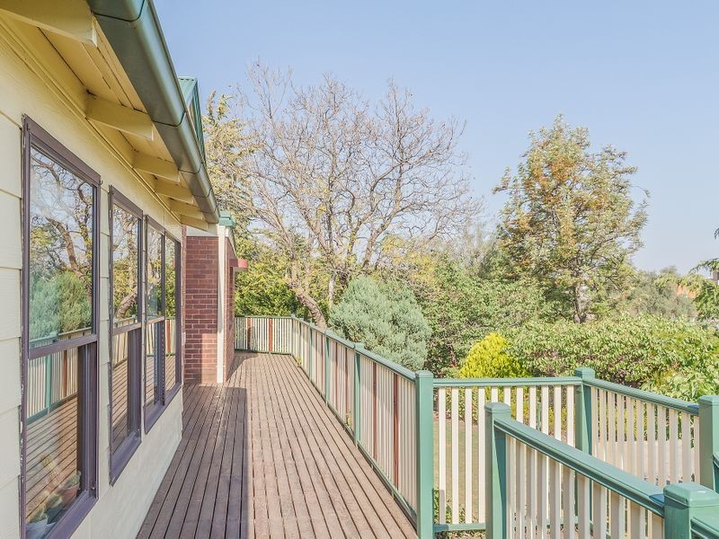 5 Bennelong Place, Cowra NSW 2794